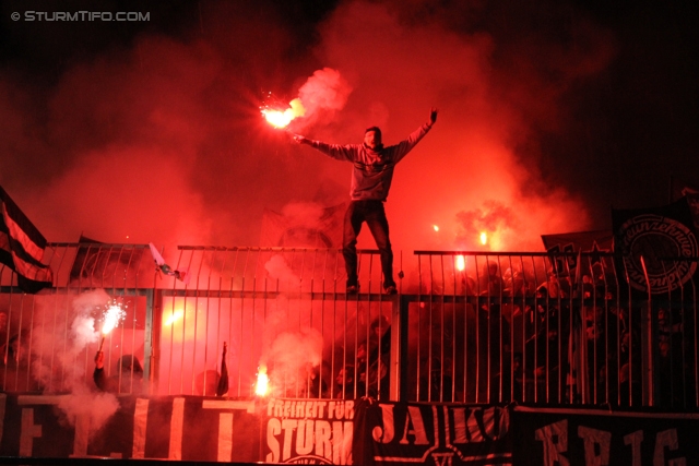 Wolfsberg - Sturm Graz
Oesterreichische Fussball Bundesliga, 13. Runde,  Wolfsberger AC - SK Sturm Graz, Lavanttal-Arena Wolfsberg, 27.10.2012. 

Foto zeigt Fans von Sturm mit einer Choreografie
