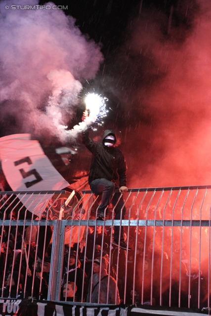 Wolfsberg - Sturm Graz
Oesterreichische Fussball Bundesliga, 13. Runde,  Wolfsberger AC - SK Sturm Graz, Lavanttal-Arena Wolfsberg, 27.10.2012. 

Foto zeigt Fans von Sturm mit einer Choreografie
