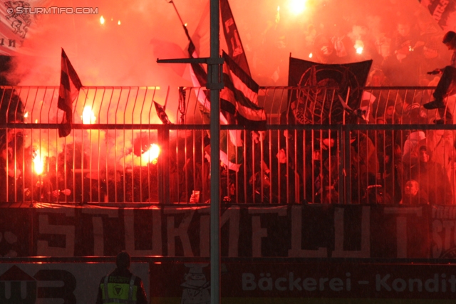 Wolfsberg - Sturm Graz
Oesterreichische Fussball Bundesliga, 13. Runde,  Wolfsberger AC - SK Sturm Graz, Lavanttal-Arena Wolfsberg, 27.10.2012. 

Foto zeigt Fans von Sturm mit einer Choreografie
Schlüsselwörter: pyrotechnik