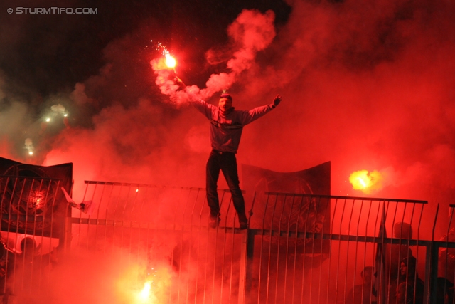 Wolfsberg - Sturm Graz
Oesterreichische Fussball Bundesliga, 13. Runde,  Wolfsberger AC - SK Sturm Graz, Lavanttal-Arena Wolfsberg, 27.10.2012. 

Foto zeigt Fans von Sturm mit einer Choreografie
Schlüsselwörter: pyrotechnik