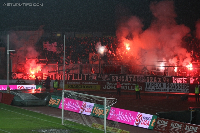 Wolfsberg - Sturm Graz
Oesterreichische Fussball Bundesliga, 13. Runde,  Wolfsberger AC - SK Sturm Graz, Lavanttal-Arena Wolfsberg, 27.10.2012. 

Foto zeigt Fans von Sturm mit einer Choreografie
Schlüsselwörter: pyrotechnik