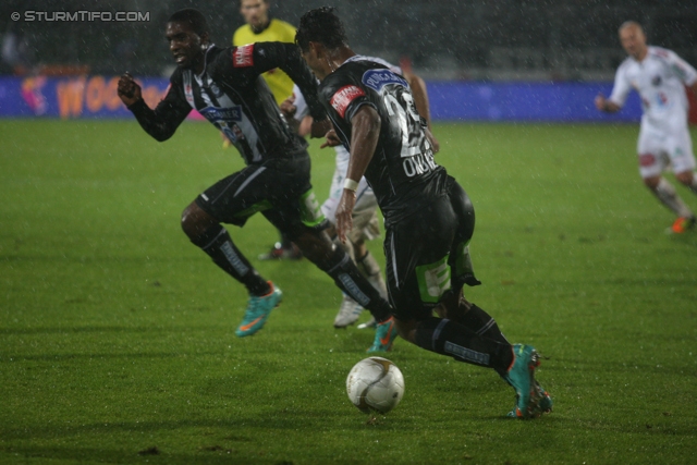 Wolfsberg - Sturm Graz
Oesterreichische Fussball Bundesliga, 13. Runde,  Wolfsberger AC - SK Sturm Graz, Lavanttal-Arena Wolfsberg, 27.10.2012. 

Foto zeigt Richard Sukuta-Pasu (Sturm) und Rubin Rafael Okotie (Sturm)
