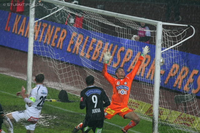 Wolfsberg - Sturm Graz
Oesterreichische Fussball Bundesliga, 13. Runde,  Wolfsberger AC - SK Sturm Graz, Lavanttal-Arena Wolfsberg, 27.10.2012. 

Foto zeigt Michael Sollbauer (Wolfsberg), Haris Bukva (Sturm) und Johannes Focher (Sturm)
Schlüsselwörter: tor