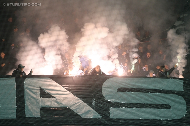 Sturm Graz - Rapid Wien
Oesterreichische Fussball Bundesliga, 14. Runde, SK Sturm Graz - SK Rapid Wien, Stadion Liebenau Graz, 03.11.2012. 

Foto zeigt Fans von Sturm mit einer Choreografie
Schlüsselwörter: pyrotechnik