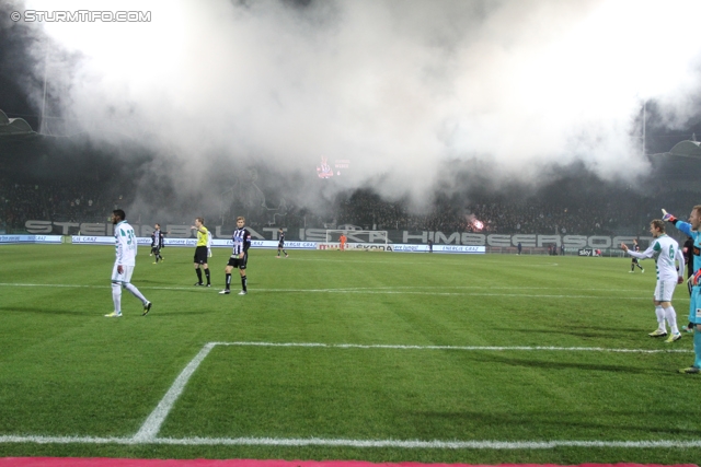 Sturm Graz - Rapid Wien
Oesterreichische Fussball Bundesliga, 14. Runde, SK Sturm Graz - SK Rapid Wien, Stadion Liebenau Graz, 03.11.2012. 

Foto zeigt Fans von Sturm mit einem Spruchband
