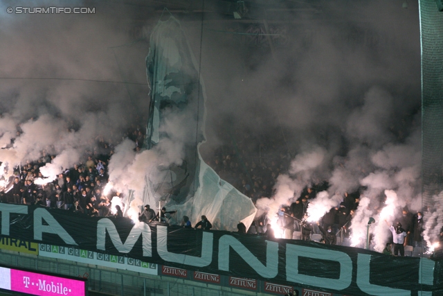 Sturm Graz - Rapid Wien
Oesterreichische Fussball Bundesliga, 14. Runde, SK Sturm Graz - SK Rapid Wien, Stadion Liebenau Graz, 03.11.2012. 

Foto zeigt Fans von Sturm mit einer Choreografie
