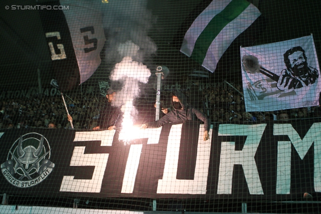 Sturm Graz - Rapid Wien
Oesterreichische Fussball Bundesliga, 14. Runde, SK Sturm Graz - SK Rapid Wien, Stadion Liebenau Graz, 03.11.2012. 

Foto zeigt Fans von Sturm
Schlüsselwörter: pyrotechnik