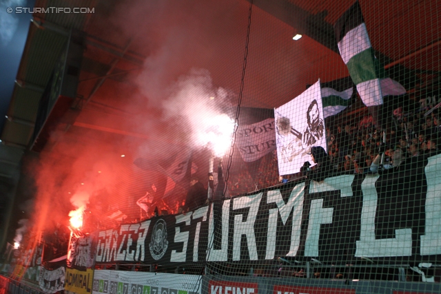 Sturm Graz - Rapid Wien
Oesterreichische Fussball Bundesliga, 14. Runde, SK Sturm Graz - SK Rapid Wien, Stadion Liebenau Graz, 03.11.2012. 

Foto zeigt Fans von Sturm
Schlüsselwörter: pyrotechnik