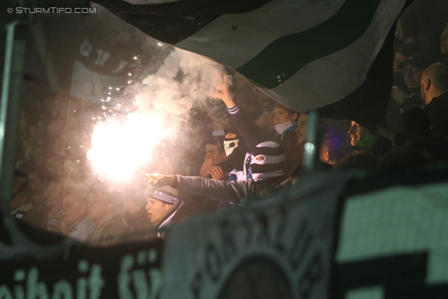 Sturm Graz - Rapid Wien
Oesterreichische Fussball Bundesliga, 14. Runde, SK Sturm Graz - SK Rapid Wien, Stadion Liebenau Graz, 03.11.2012. 

Foto zeigt Fans von Sturm
Schlüsselwörter: pyrotechnik