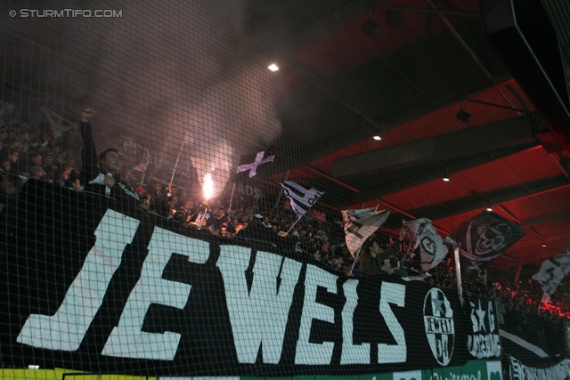 Sturm Graz - Rapid Wien
Oesterreichische Fussball Bundesliga, 14. Runde, SK Sturm Graz - SK Rapid Wien, Stadion Liebenau Graz, 03.11.2012. 

Foto zeigt Fans von Sturm
Schlüsselwörter: pyrotechnik