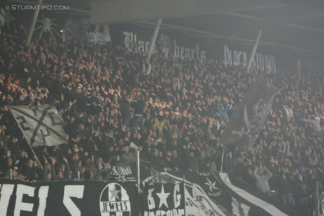 Sturm Graz - Rapid Wien
Oesterreichische Fussball Bundesliga, 14. Runde, SK Sturm Graz - SK Rapid Wien, Stadion Liebenau Graz, 03.11.2012. 

Foto zeigt Fans von Sturm
