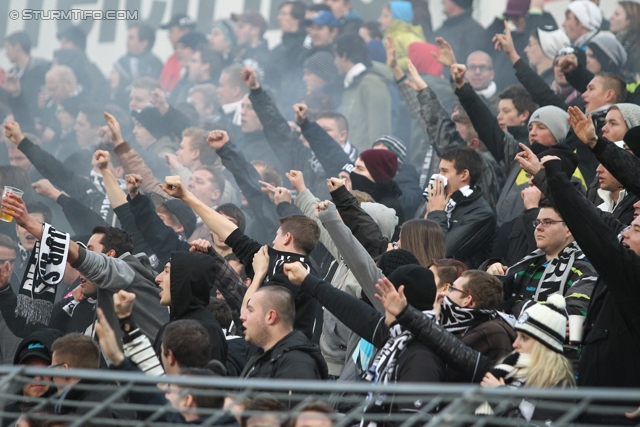 Admira - Sturm Graz
Oesterreichische Fussball Bundesliga, 15. Runde,  FC Admira - SK Sturm Graz, Stadion Suedstadt Maria Enzersdorf, 11.10.2012. 

Foto zeigt Fans von Sturm
