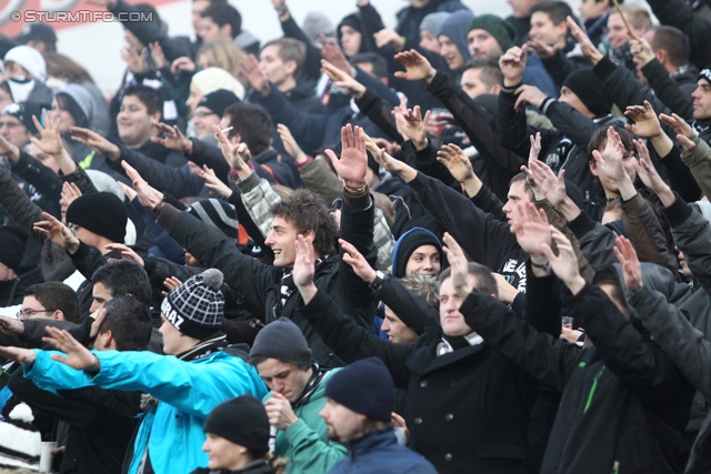 Admira - Sturm Graz
Oesterreichische Fussball Bundesliga, 15. Runde,  FC Admira - SK Sturm Graz, Stadion Suedstadt Maria Enzersdorf, 11.10.2012. 

Foto zeigt Fans von Sturm
