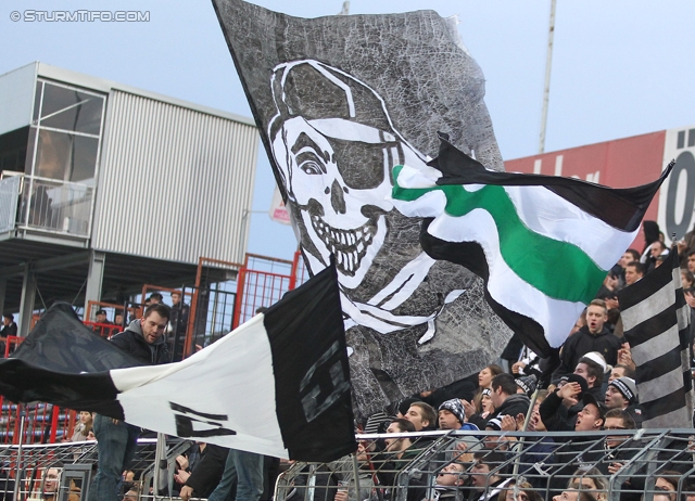 Admira - Sturm Graz
Oesterreichische Fussball Bundesliga, 15. Runde,  FC Admira - SK Sturm Graz, Stadion Suedstadt Maria Enzersdorf, 11.10.2012. 

Foto zeigt Fans von Sturm
