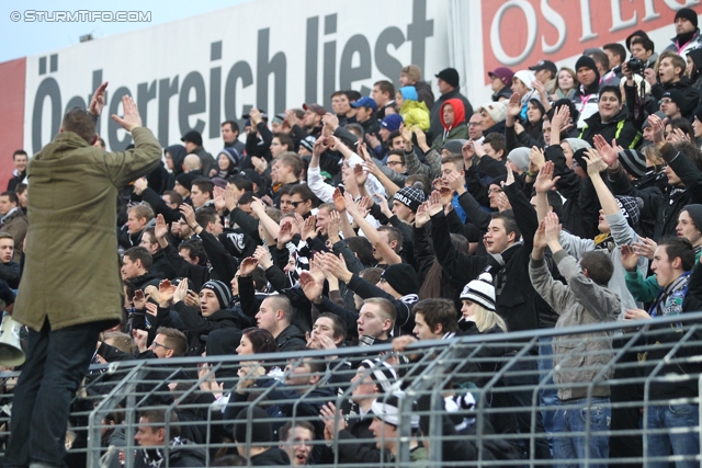 Admira - Sturm Graz
Oesterreichische Fussball Bundesliga, 15. Runde,  FC Admira - SK Sturm Graz, Stadion Suedstadt Maria Enzersdorf, 11.10.2012. 

Foto zeigt Fans von Sturm
