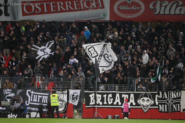 Admira - Sturm Graz
Oesterreichische Fussball Bundesliga, 15. Runde,  FC Admira - SK Sturm Graz, Stadion Suedstadt Maria Enzersdorf, 11.10.2012. 

Foto zeigt Fans von Sturm
