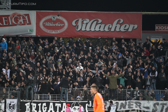 Admira - Sturm Graz
Oesterreichische Fussball Bundesliga, 15. Runde,  FC Admira - SK Sturm Graz, Stadion Suedstadt Maria Enzersdorf, 11.10.2012. 

Foto zeigt Fans von Sturm
