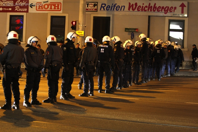 Sturm Graz - Ried
Oesterreichische Fussball Bundesliga, 16. Runde, SK Sturm Graz - SV Ried, Stadion Liebenau Graz, 17.11.2012. 

Foto zeigt Polizei
