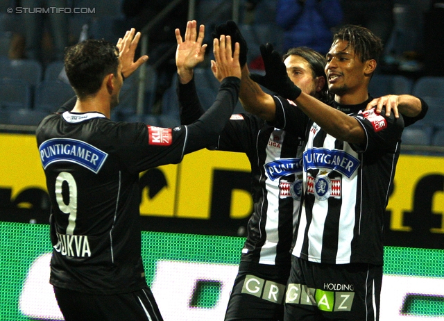 Sturm Graz - Ried
Oesterreichische Fussball Bundesliga, 16. Runde, SK Sturm Graz - SV Ried, Stadion Liebenau Graz, 17.11.2012. 

Foto zeigt Haris Bukva (Sturm) und Rubin Rafael Okotie (Sturm)
Schlüsselwörter: torjubel