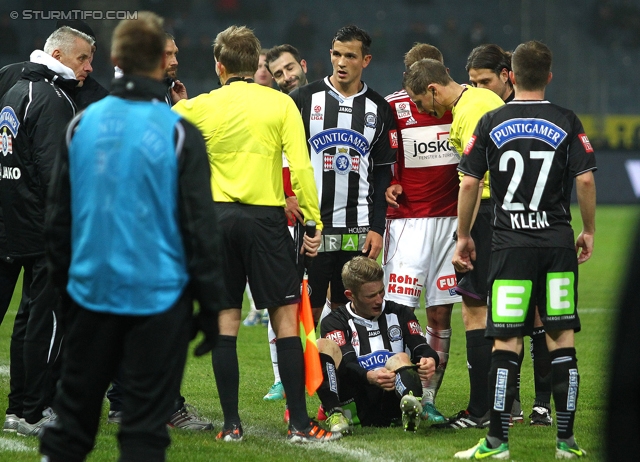 Sturm Graz - Ried
Oesterreichische Fussball Bundesliga, 16. Runde, SK Sturm Graz - SV Ried, Stadion Liebenau Graz, 17.11.2012. 

Foto zeigt Schiedsrichter Harald Lechner, Haris Bukva (Sturm), Florian Kainz (Sturm) und Christian Klem (Sturm)
Schlüsselwörter: foul