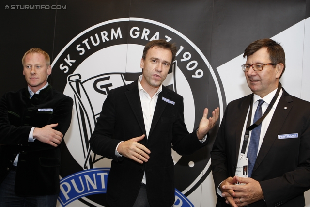 Sturm Mitgliederehrung
Oesterreichische Fussball Bundesliga, SK Sturm Graz Mitgliederehrung, Stadion Liebenau Graz, 17.11.2012. 

Foto zeigt Peter Schaller (Vorstand Sturm), Christian Jauk (Praesident Sturm) und Ernst Wustinger (Vorstand Sturm) 
