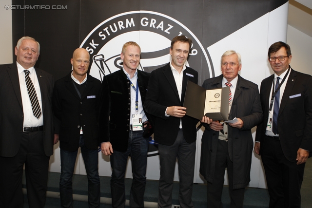 Sturm Mitgliederehrung
Oesterreichische Fussball Bundesliga, SK Sturm Graz Mitgliederehrung, Stadion Liebenau Graz, 17.11.2012. 

Foto zeigt Hans Fedl (Ehrenpraesident Sturm), Gerhard Goldbrich (General Manager Sturm), Peter Schaller (Vorstand Sturm), Christian Jauk (Praesident Sturm), Franz Gady (Ehrenpraesident Sturm) und Ernst Wustinger (Vorstand Sturm) 
