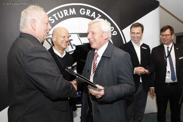 Sturm Mitgliederehrung
Oesterreichische Fussball Bundesliga, SK Sturm Graz Mitgliederehrung, Stadion Liebenau Graz, 17.11.2012. 

Foto zeigt Hans Fedl (Ehrenpraesident Sturm) und Franz Gady (Ehrenpraesident Sturm)
