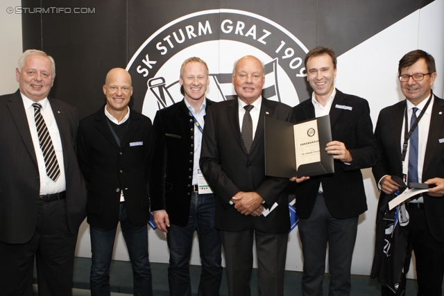 Sturm Mitgliederehrung
Oesterreichische Fussball Bundesliga, SK Sturm Graz Mitgliederehrung, Stadion Liebenau Graz, 17.11.2012. 

Foto zeigt Hans Fedl (Ehrenpraesident Sturm), Gerhard Goldbrich (General Manager Sturm), Peter Schaller (Vorstand Sturm), ein Vereinsmitglied von Sturm, Christian Jauk (Praesident Sturm) und Ernst Wustinger (Vorstand Sturm) 
