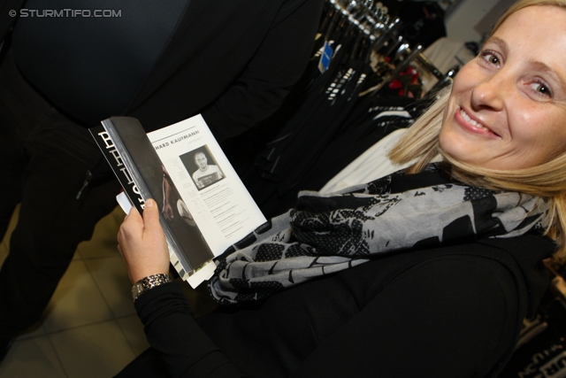 Sturm Jahrbuch Praesentation
Oesterreichische Fussball Bundesliga, SK Sturm Graz Jahrbuch Praesentation, Fanshop Liebenau, 21.11.2012.

Foto zeigt Daniela Tscherk (wirtschaftl. Geschaeftsfuehrerin Sturm)
