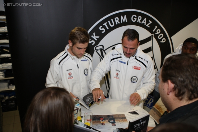 Sturm Jahrbuch Praesentation
Oesterreichische Fussball Bundesliga, SK Sturm Graz Jahrbuch Praesentation, Fanshop Liebenau, 21.11.2012.

Foto zeigt Manuel Weber (Sturm) und Mario Haas (Sturm)
