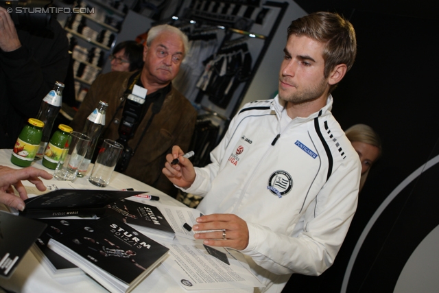 Sturm Jahrbuch Praesentation
Oesterreichische Fussball Bundesliga, SK Sturm Graz Jahrbuch Praesentation, Fanshop Liebenau, 21.11.2012.

Foto zeigt Manuel Weber (Sturm)
