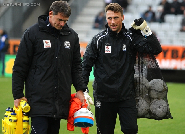 Innsbruck - Sturm Graz
Oesterreichische Fussball Bundesliga, 17. Runde,  FC Wacker Innsbruck - SK Sturm Graz, Tivoli Stadion Innsbruck, 24.11.2012. 

Foto zeigt Walter Niederkofler (Konditionstrainer Sturm) und Christian Gratzei (Sturm)
