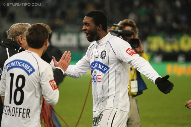 Innsbruck - Sturm Graz
Oesterreichische Fussball Bundesliga, 17. Runde,  FC Wacker Innsbruck - SK Sturm Graz, Tivoli Stadion Innsbruck, 24.11.2012. 

Foto zeigt David Schloffer (Sturm) und Richard Sukuta-Pasu (Sturm)
