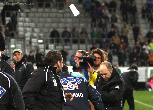 Innsbruck - Sturm Graz
Oesterreichische Fussball Bundesliga, 17. Runde,  FC Wacker Innsbruck - SK Sturm Graz, Tivoli Stadion Innsbruck, 24.11.2012. 

Foto zeigt Alexander Fasching (Pressesprecher Sturm), Walter Niederkofler (Konditionstrainer Sturm) und Schiedsrichter Manuel Schuettengruber
