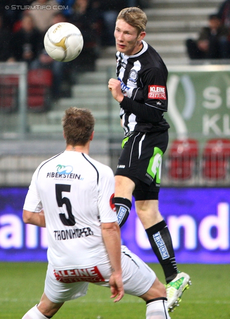 Wolfsberg - Sturm Graz
Oesterreichische Fussball Bundesliga, 13. Runde, Wolfsberg AC - SK Sturm Graz, Woerthereestadion Klagenfurt, 27.11.2012. 

Foto zeigt Christian Thonhofer (Wolfsberg) und Florian Kainz (Sturm)
Schlüsselwörter: kopfball