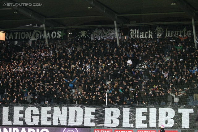 Sturm Graz - Wr. Neustadt
Oesterreichische Fussball Bundesliga, 18. Runde, SK Sturm Graz - SC Wiener Neustadt, Stadion Liebenau Graz, 01.12.2012. 

Foto zeigt Fans von Sturm mit einem Spruchband
