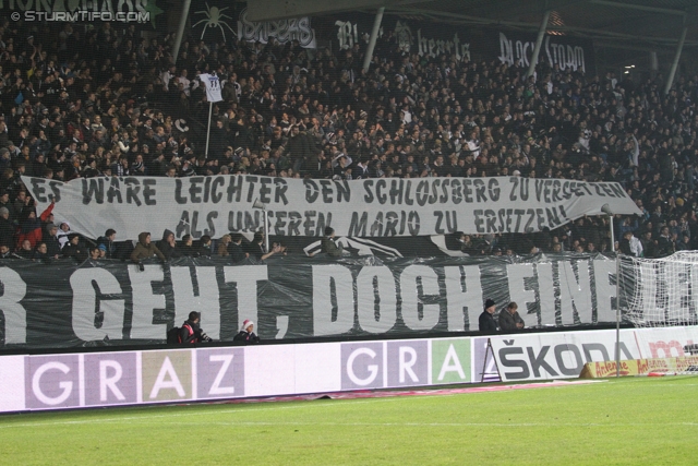 Sturm Graz - Wr. Neustadt
Oesterreichische Fussball Bundesliga, 18. Runde, SK Sturm Graz - SC Wiener Neustadt, Stadion Liebenau Graz, 01.12.2012. 

Foto zeigt Fans von Sturm mit einem Spruchband
