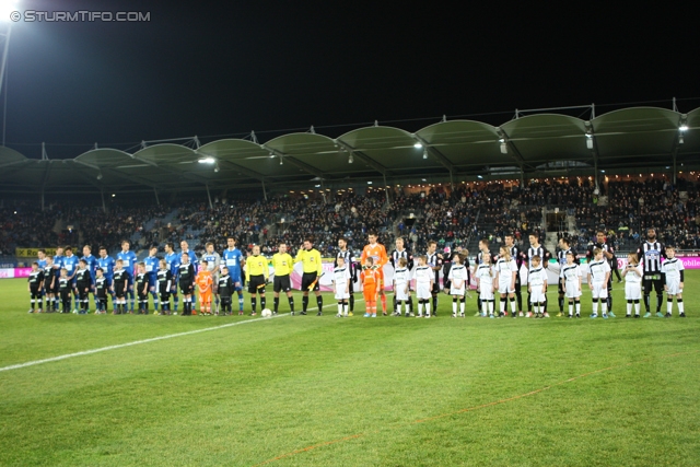 Sturm Graz - Wr. Neustadt
Oesterreichische Fussball Bundesliga, 18. Runde, SK Sturm Graz - SC Wiener Neustadt, Stadion Liebenau Graz, 01.12.2012. 

Foto zeigt Mannschaft von Wr. Neustadt, das Schiedsrichterteam und die Mannschaft von Sturm
