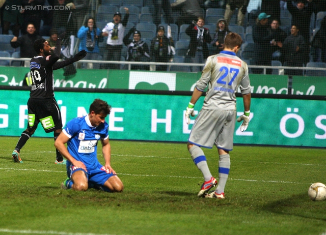 Sturm Graz - Wr. Neustadt
Oesterreichische Fussball Bundesliga, 18. Runde, SK Sturm Graz - SC Wiener Neustadt, Stadion Liebenau Graz, 01.12.2012. 

Foto zeigt Richard Sukuta-Pasu (Sturm) und Joerg Siebenhandl (Wr. Neustadt)
Schlüsselwörter: tor