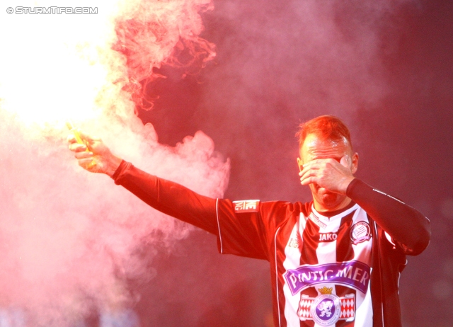 Sturm Graz - Wr. Neustadt
Oesterreichische Fussball Bundesliga, 18. Runde, SK Sturm Graz - SC Wiener Neustadt, Stadion Liebenau Graz, 01.12.2012. 

Foto zeigt Mario Haas (Sturm)
Schlüsselwörter: pyrotechnik