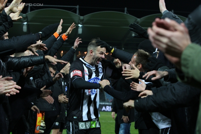 Sturm Graz - Wr. Neustadt
Oesterreichische Fussball Bundesliga, 18. Runde, SK Sturm Graz - SC Wiener Neustadt, Stadion Liebenau Graz, 01.12.2012. 

Foto zeigt Mario Haas (Sturm) und die Mannschaft von Sturm
