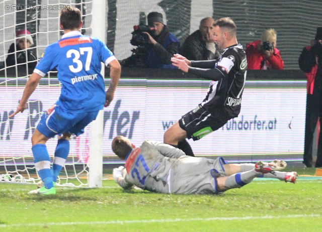 Sturm Graz - Wr. Neustadt
Oesterreichische Fussball Bundesliga, 18. Runde, SK Sturm Graz - SC Wiener Neustadt, Stadion Liebenau Graz, 01.12.2012. 

Foto zeigt Thomas Piermayr (Wr. Neustadt), Joerg Siebenhandl (Wr. Neustadt) und Mario Haas (Sturm)
