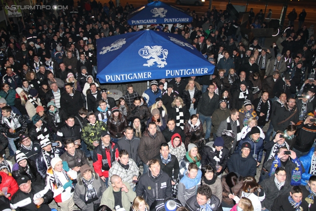 Sturm Graz - Wr. Neustadt
Oesterreichische Fussball Bundesliga, 18. Runde, SK Sturm Graz - SC Wiener Neustadt, Stadion Liebenau Graz, 01.12.2012. 

Foto zeigt Fans von Sturm
