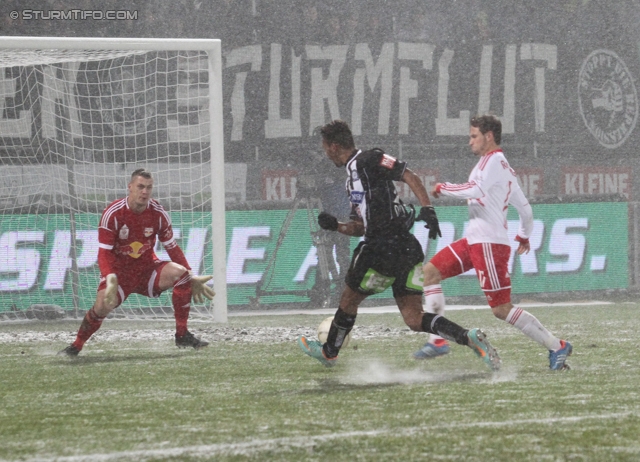 Sturm Graz - RB Salzburg
Oesterreichische Fussball Bundesliga, 19. Runde, SK Sturm Graz - RB Salzburg, Stadion Liebenau Graz, 08.12.2012. 

Foto zeigt Alexander Walke (Salzburg) und Rubin Rafael Okotie (Sturm)
