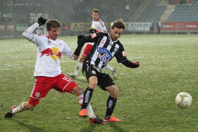 Sturm Graz - RB Salzburg
Oesterreichische Fussball Bundesliga, 19. Runde, SK Sturm Graz - RB Salzburg, Stadion Liebenau Graz, 08.12.2012. 

Foto zeigt David Schloffer (Sturm) und Franz Schiemer (Salzburg)
