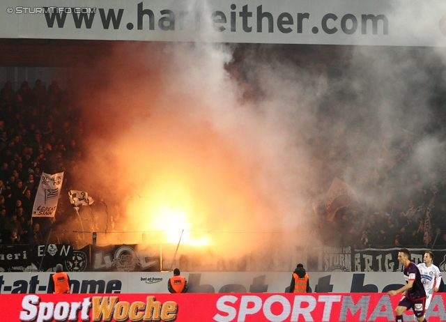 Austria Wien - Sturm Graz
Oesterreichische Fussball Bundesliga, 20. Runde, FK Austria Wien - SK Sturm Graz, Franz-Horr-Stadion Wien, 16.12.2012. 

Foto zeigt Fans von Sturm
