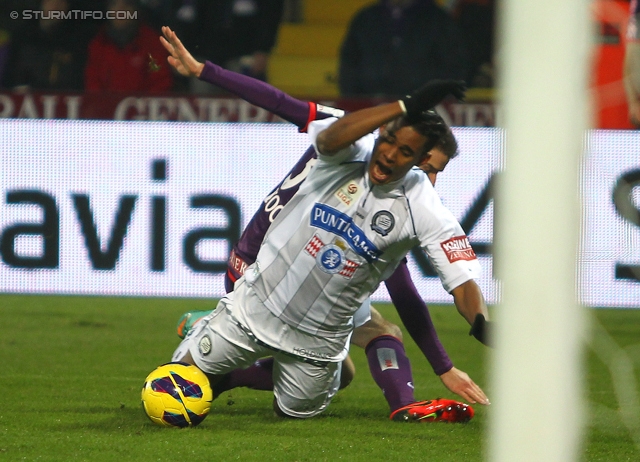 Austria Wien - Sturm Graz
Oesterreichische Fussball Bundesliga, 20. Runde, FK Austria Wien - SK Sturm Graz, Franz-Horr-Stadion Wien, 16.12.2012. 

Foto zeigt Rubin Rafael Okotie (Sturm)
Schlüsselwörter: foul