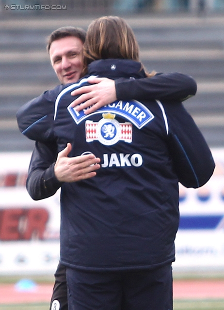 Gratkorn - Sturm Graz
Testspiel,  FC Gratkorn - SK Sturm Graz, Stadion Gratkorn, 12.01.2013. 

Foto zeigt Samir Muratovic (Sturm) und Stojadin Rajkovic (Co-Trainer Sturm)
