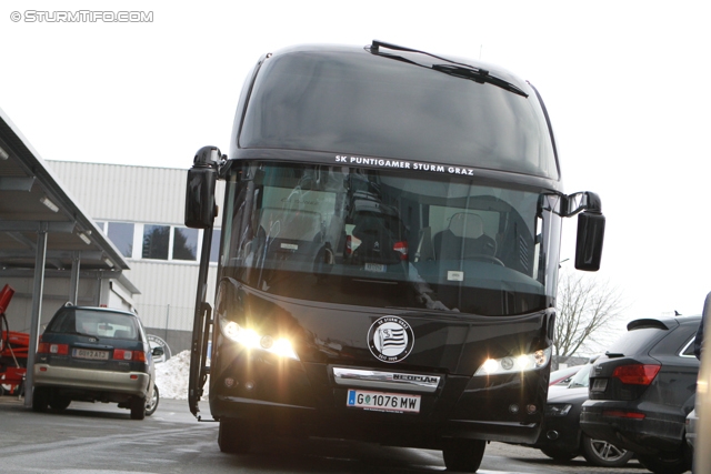 Sturm Mannschaftsbus
Oesterreichische Fussball Bundesliga, SK Sturm Graz Neuer Mannschafsbus, Trainingszentrum Messendorf, 15.02.2013.

Foto zeigt den Mannschaftsbus von Sturm
