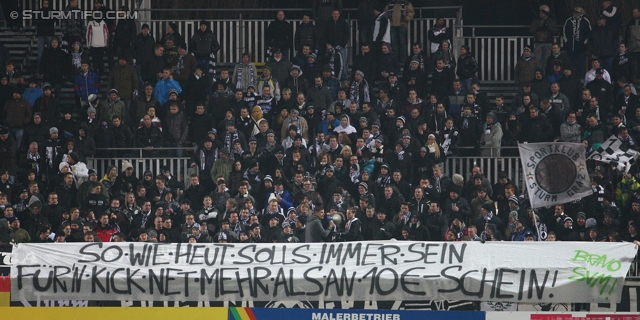 Mattersburg - Sturm Graz
Oesterreichische Fussball Bundesliga, 21. Runde,SV Mattersburg - SK Sturm Graz, Pappelstadion Mattersburg, 16.02.2013. 

Foto zeigt Fans von Sturm mit einem Spruchband
